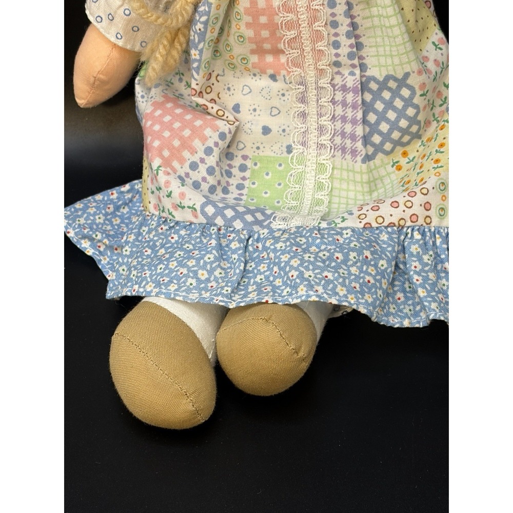 Vintage 1974 Holly Hobbie Rag Doll Knickerbocker Patchwork Dress Blue Bonnet 17" - Picture 4 of 15